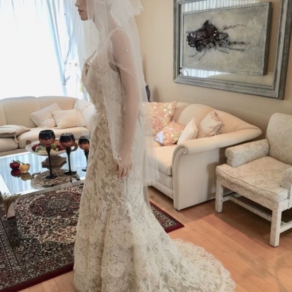 Designer wedding dress - Picture 4 of 4